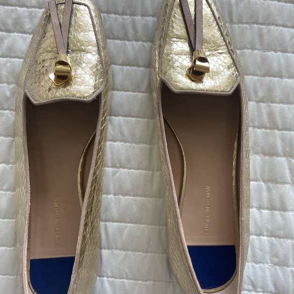 STUART WEITZMAN Gold Snake skin flat with pale pink tassel SIZE 10 medium - Picture 1 of 5